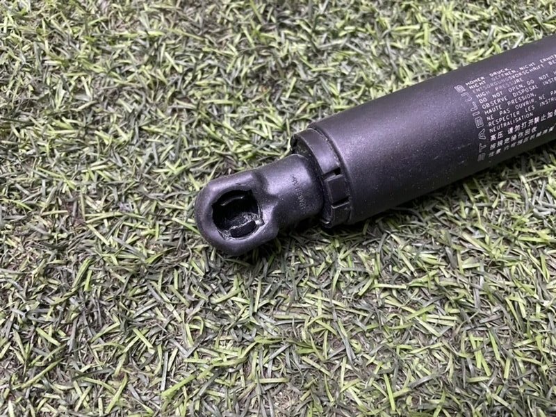 Амортизатор двери багажника