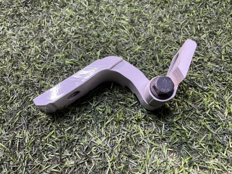 Петля двери задней левой нижняя