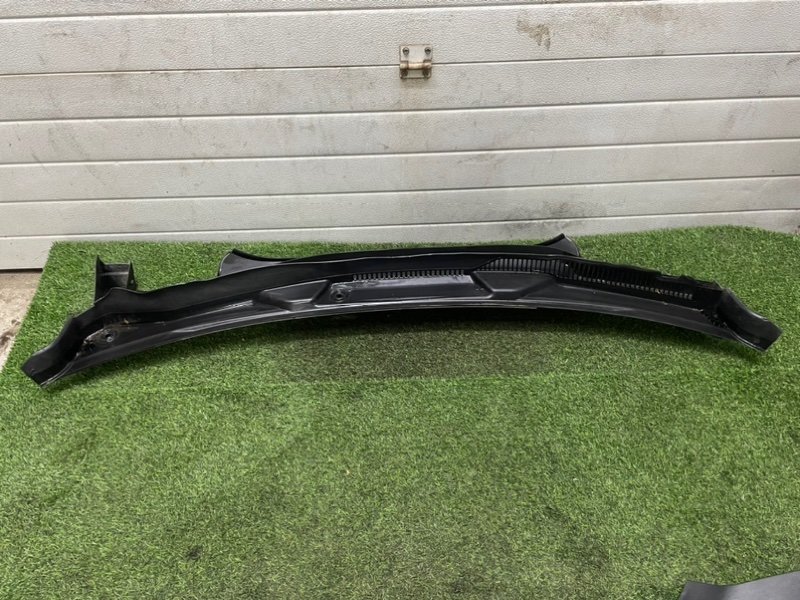 Решетка стеклоочистителей (Жабо)