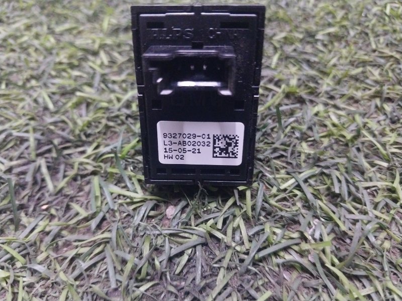 Кнопка открывания багажника