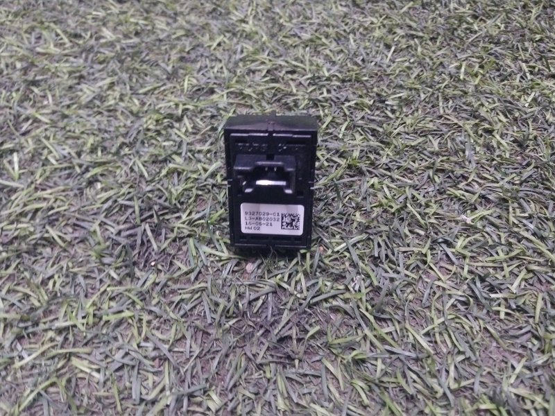 Кнопка открывания багажника