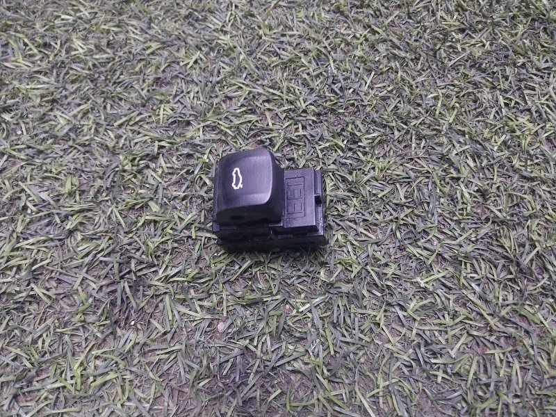 Кнопка открывания багажника