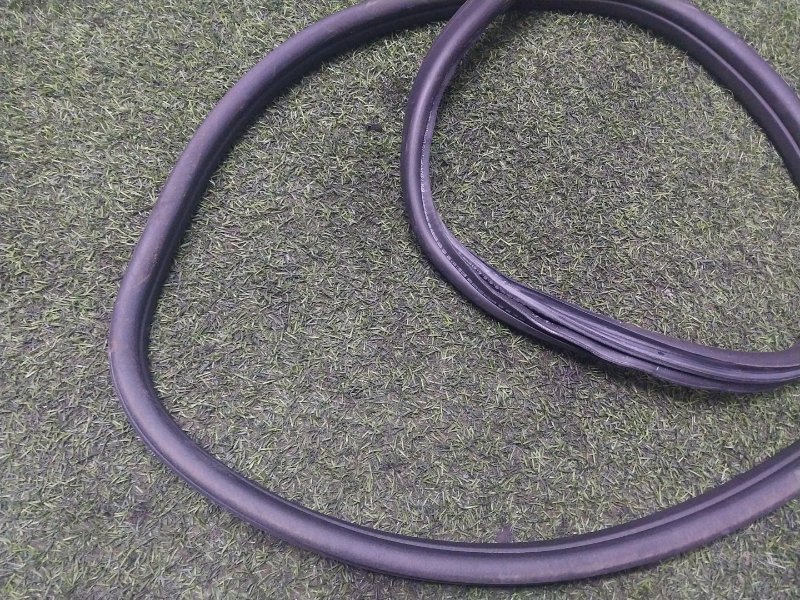 Уплотнитель двери