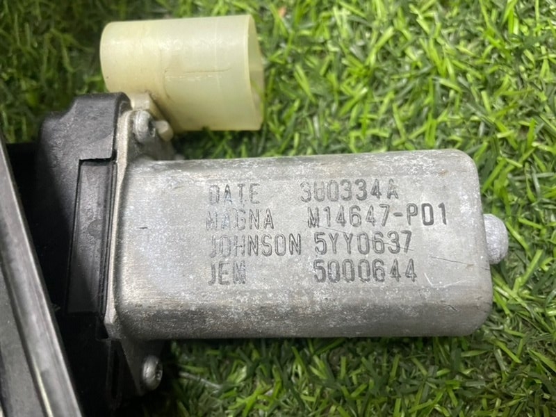 Стеклоподъемник электр. задний правый