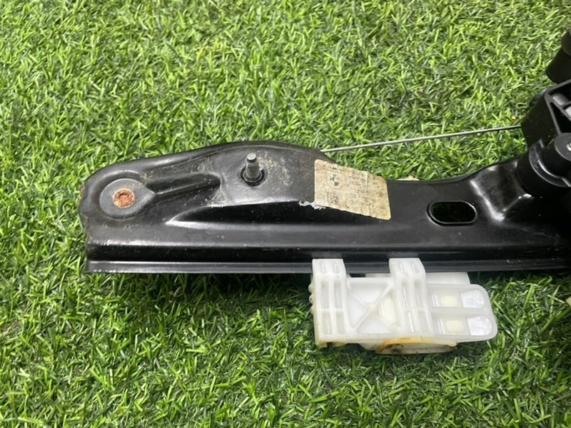 Стеклоподъемник электр. задний правый