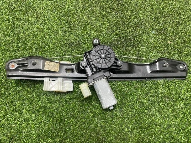 Стеклоподъемник электр. задний правый