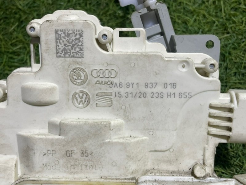 Замок двери передней правой