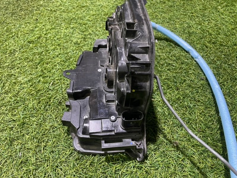 Замок двери задней левой