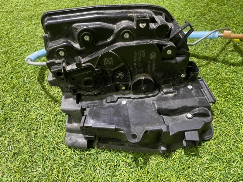 Замок двери задней левой