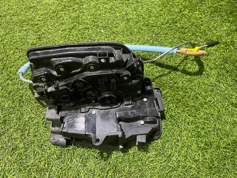 Замок двери задней левой