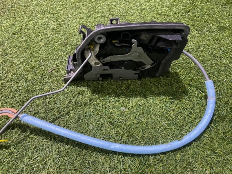 Замок двери задней левой