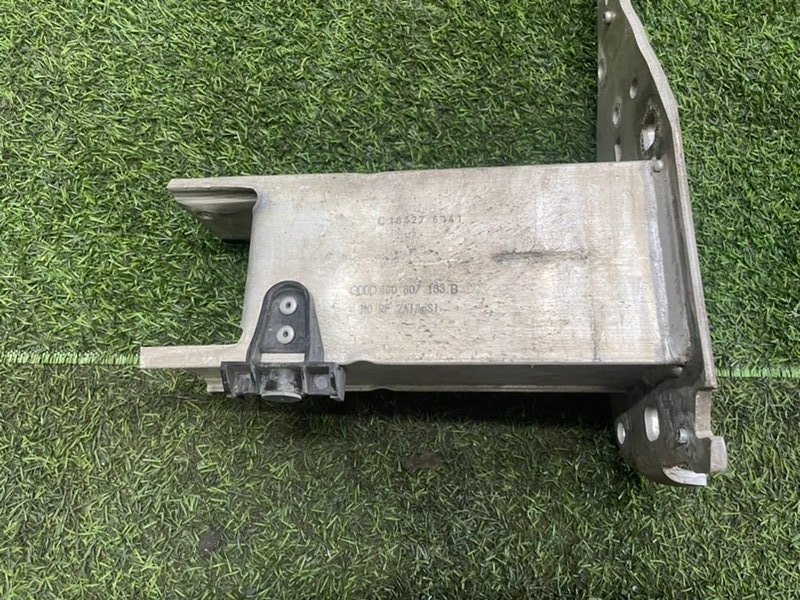 Кронштейн усилителя переднего бампера левый