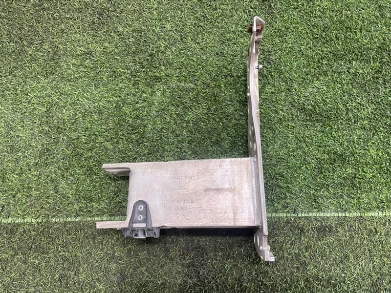 Кронштейн усилителя переднего бампера левый