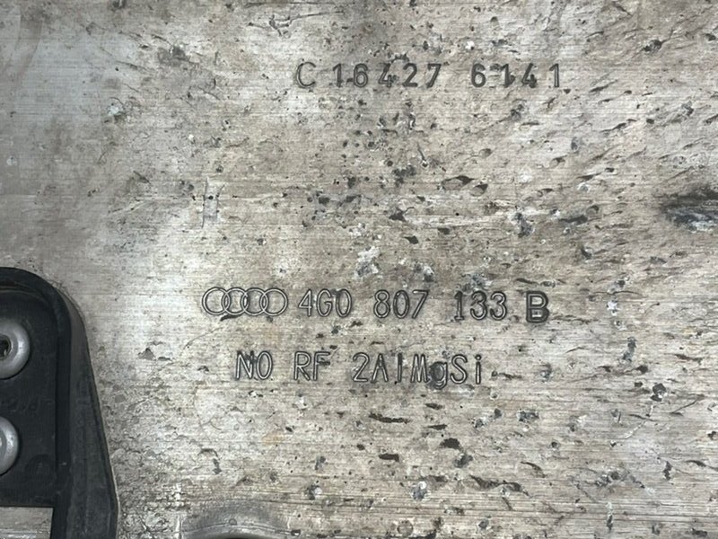 Кронштейн усилителя переднего бампера левый