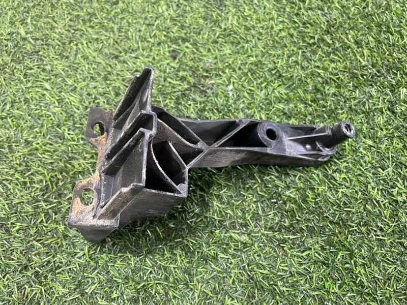 Кронштейн радиатора