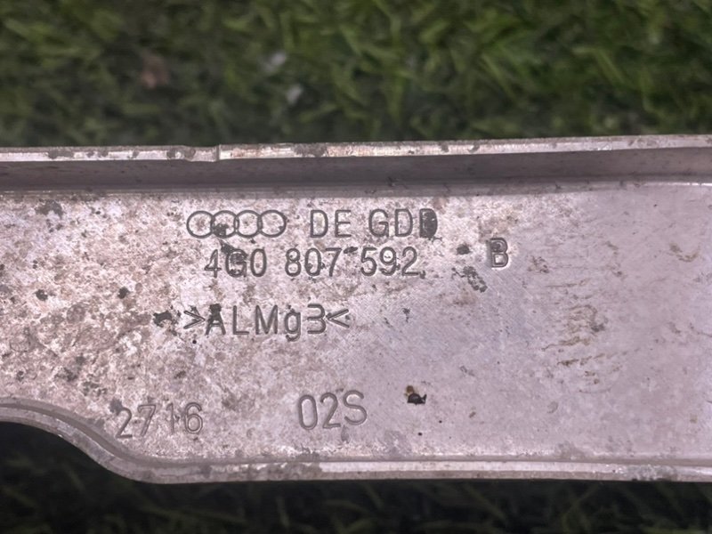 Кронштейн крепления крыла