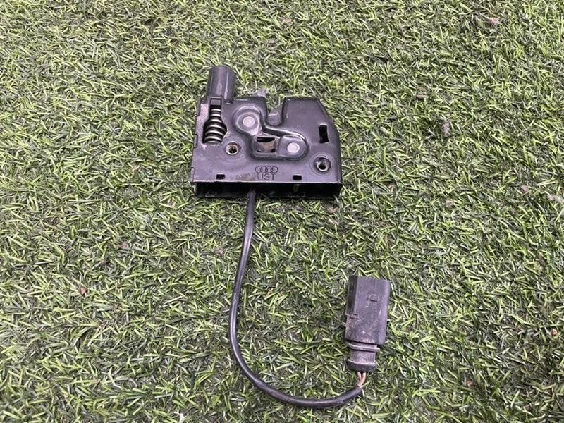 Замок капота