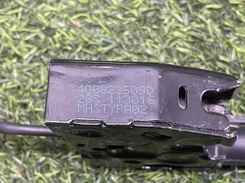 Замок капота