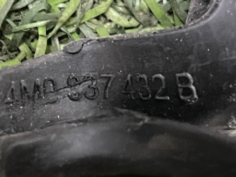 Направляющая стекла двери