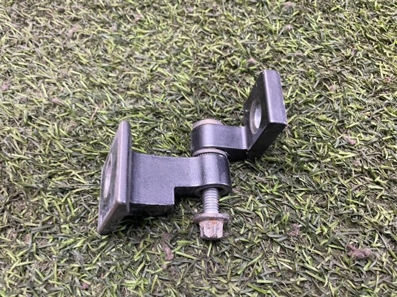 Петля двери