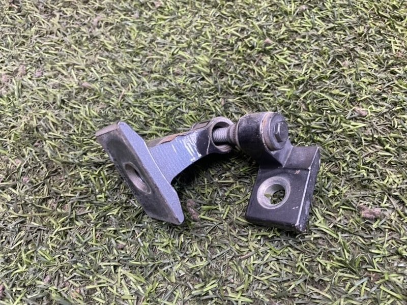 Петля двери