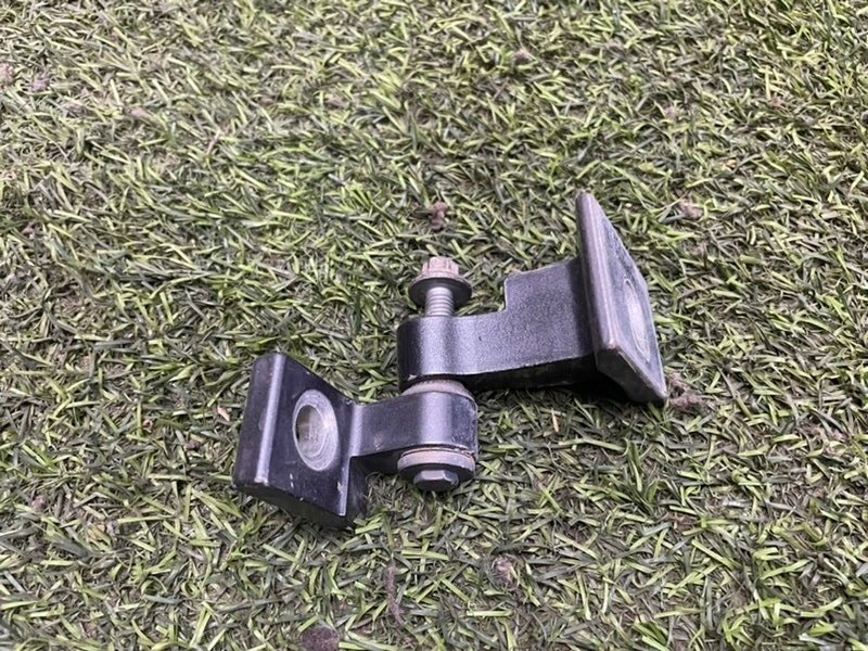 Петля двери