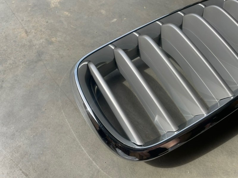 Решетка радиатора левая