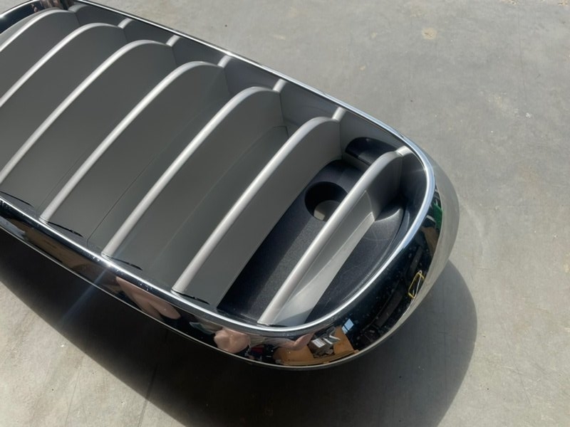 Решетка радиатора левая