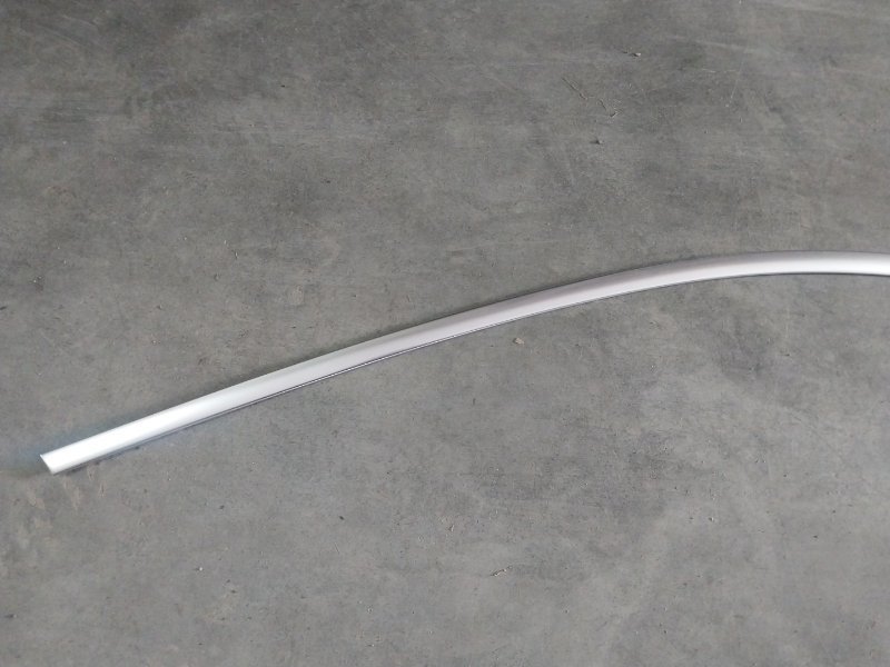 Молдинг передней правой двери