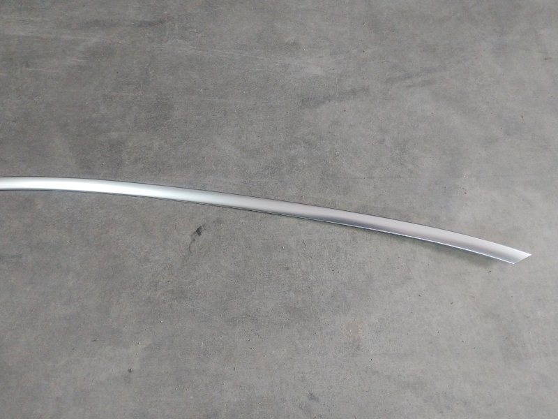 Молдинг передней правой двери