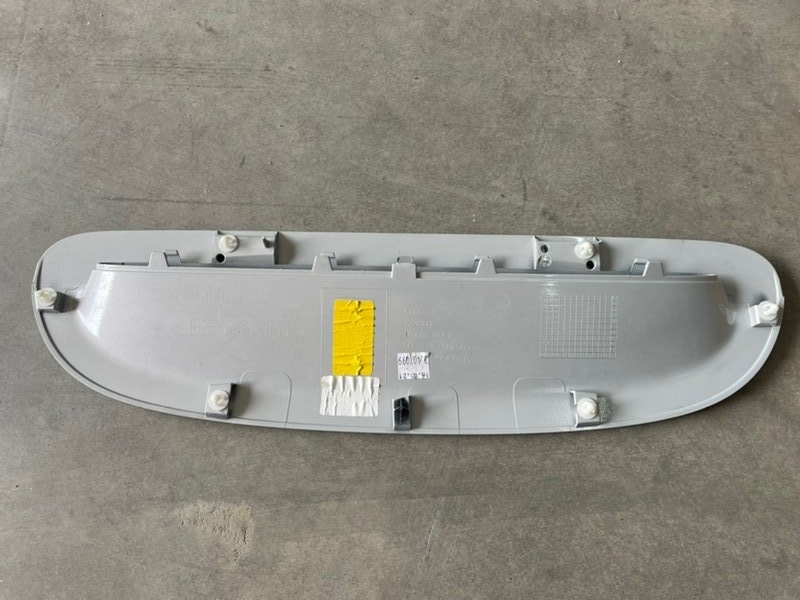 Молдинг капота