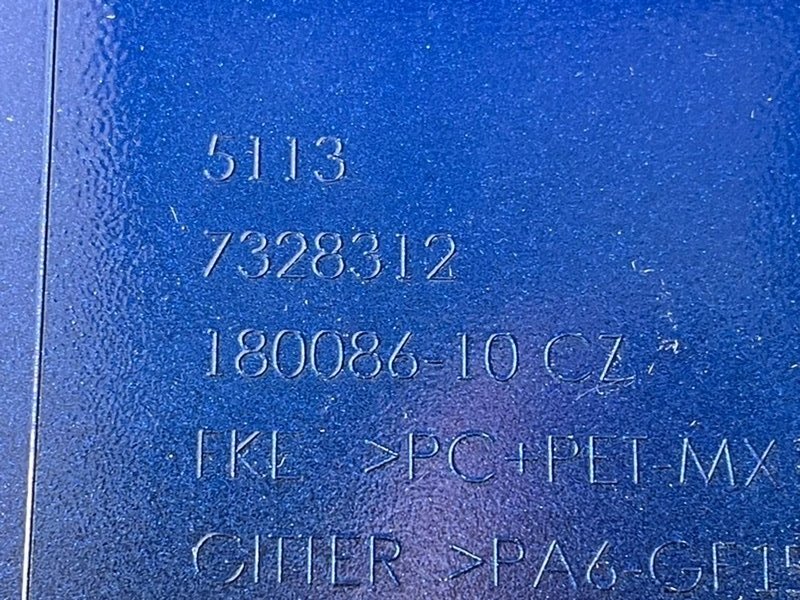 Молдинг капота