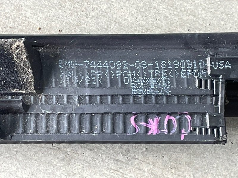 Накладка стекла переднего правого