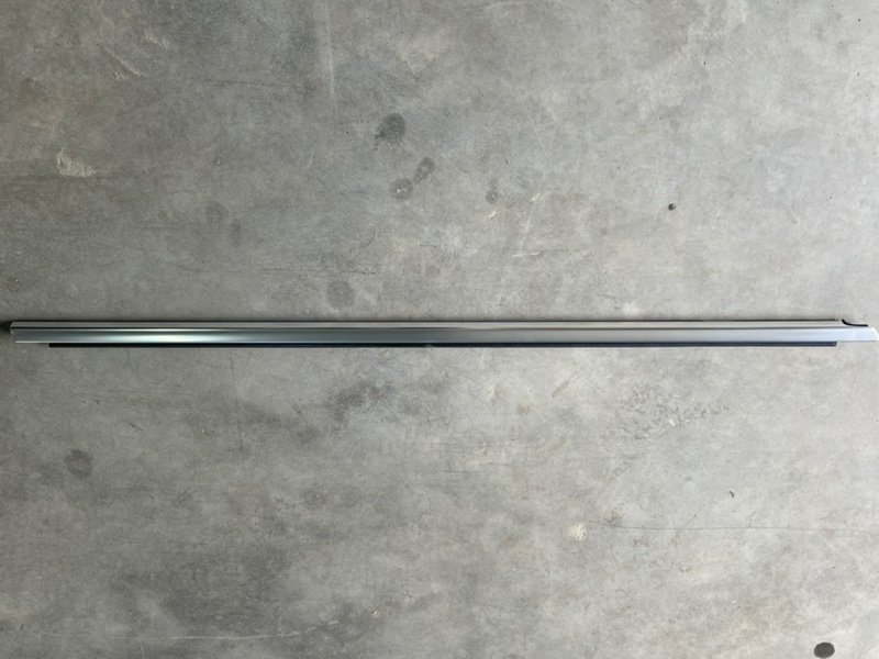 Накладка стекла переднего правого