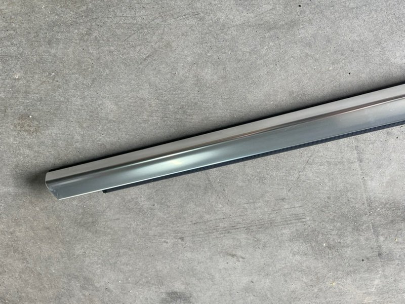 Накладка стекла переднего правого