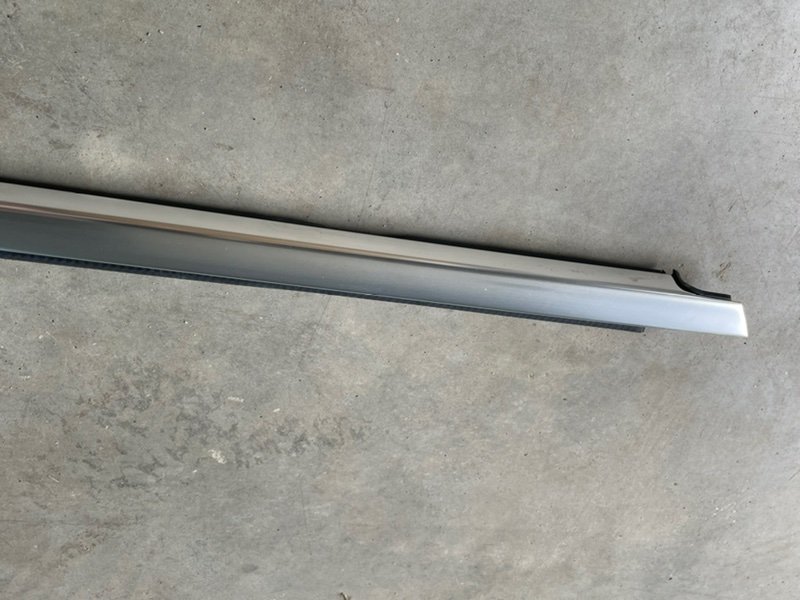 Накладка стекла переднего правого