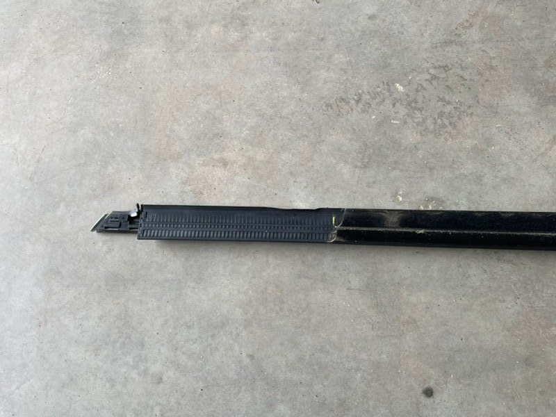 Накладка стекла переднего правого