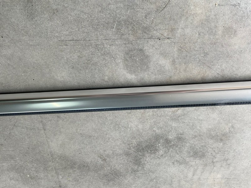 Накладка стекла переднего правого