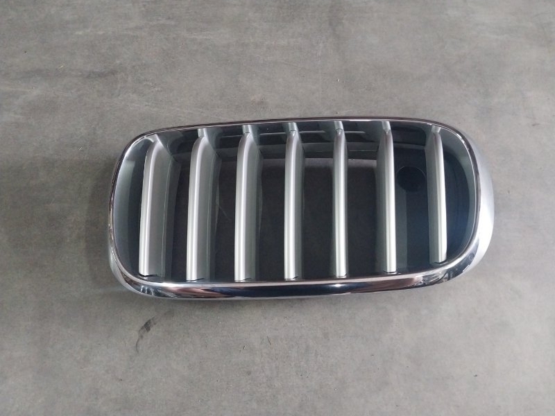 Решетка радиатора левая