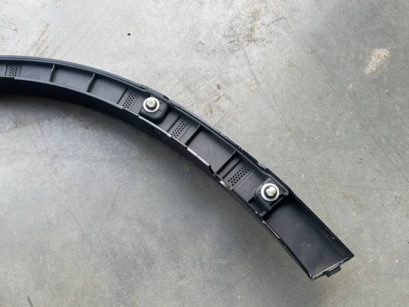 Накладка заднего крыла левого