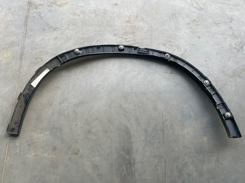 Накладка заднего крыла левого