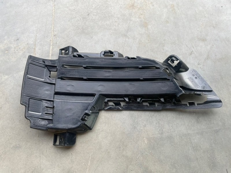 Решетка в бампер правая