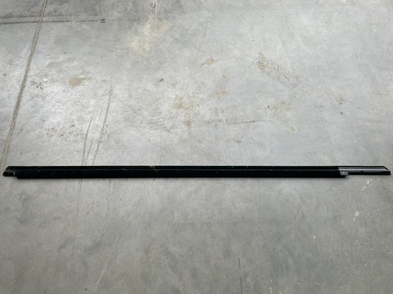 Накладка стекла переднего правого