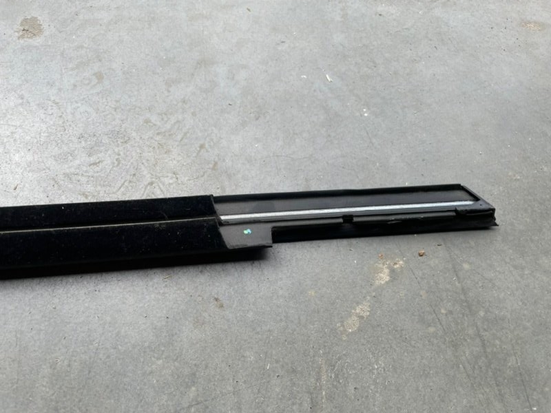 Накладка стекла переднего правого