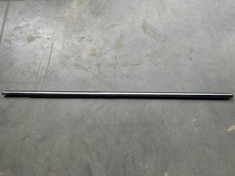 Накладка стекла переднего правого