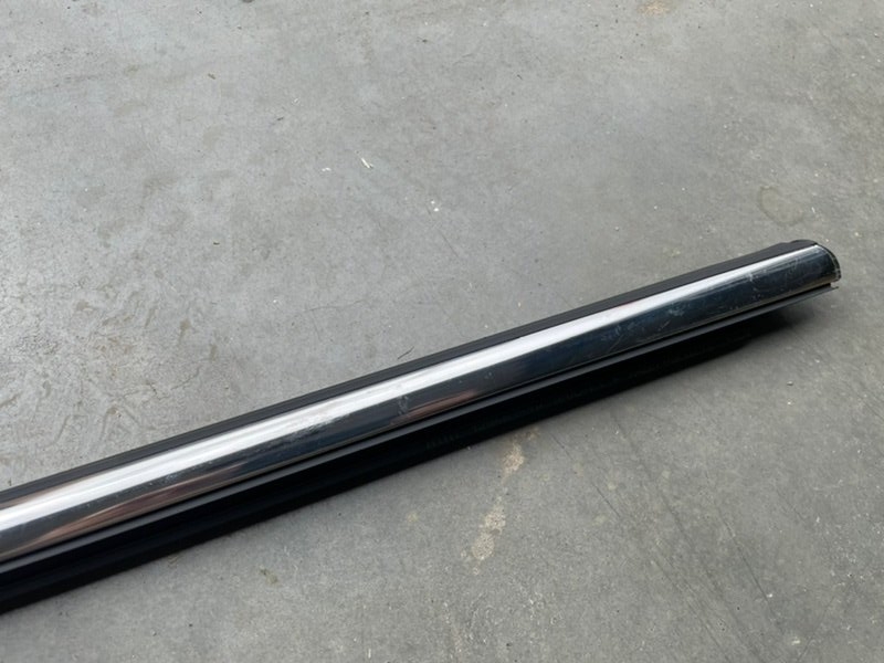 Накладка стекла переднего правого