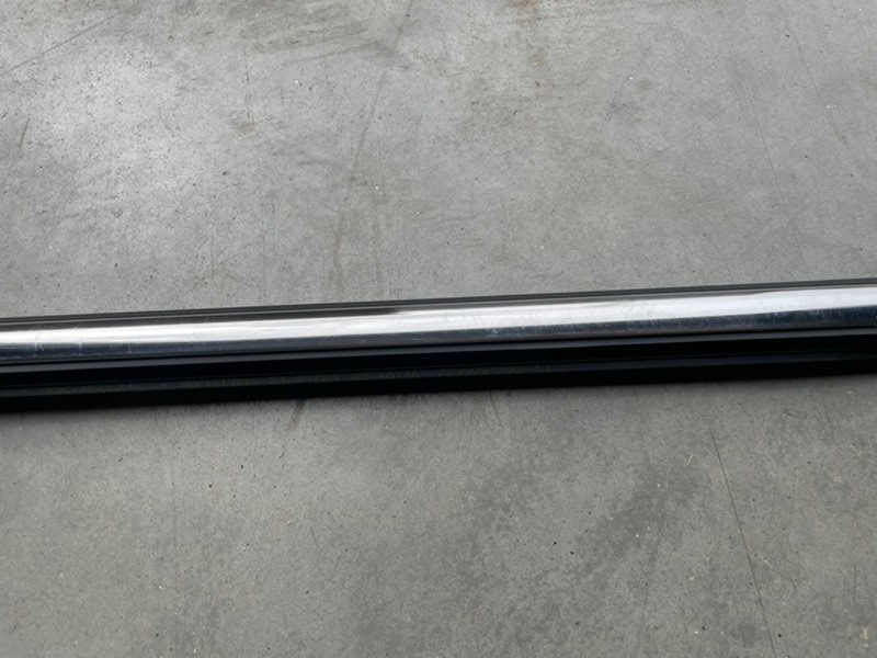 Накладка стекла переднего правого