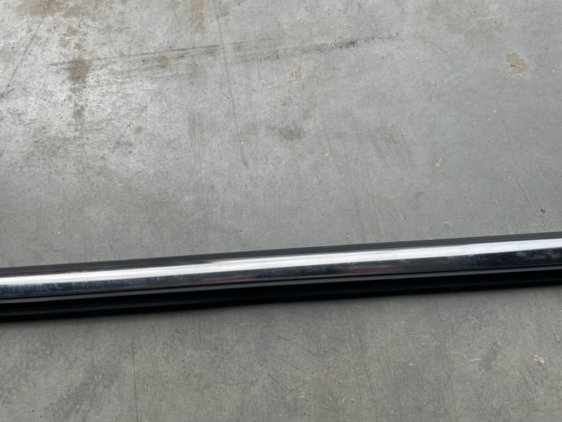 Накладка стекла переднего правого