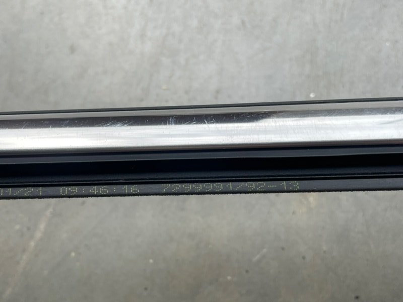 Накладка стекла переднего правого