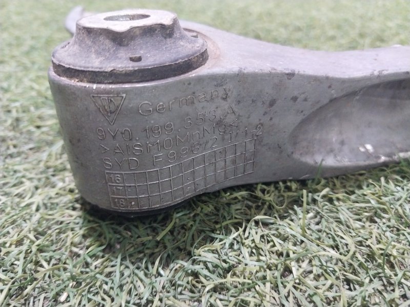 Кронштейн генератора